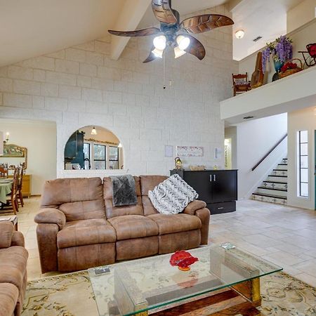 Spacious San Antonio Home With Patio And Grill! Exterior photo